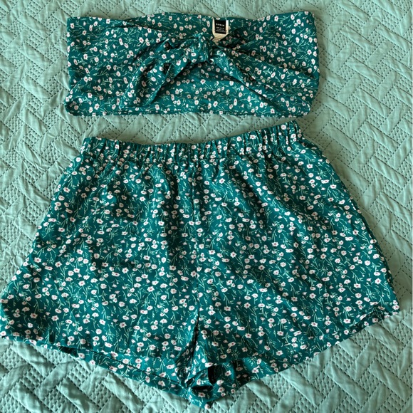 Tie Up V Neck Crop Top & Skinny Shorts